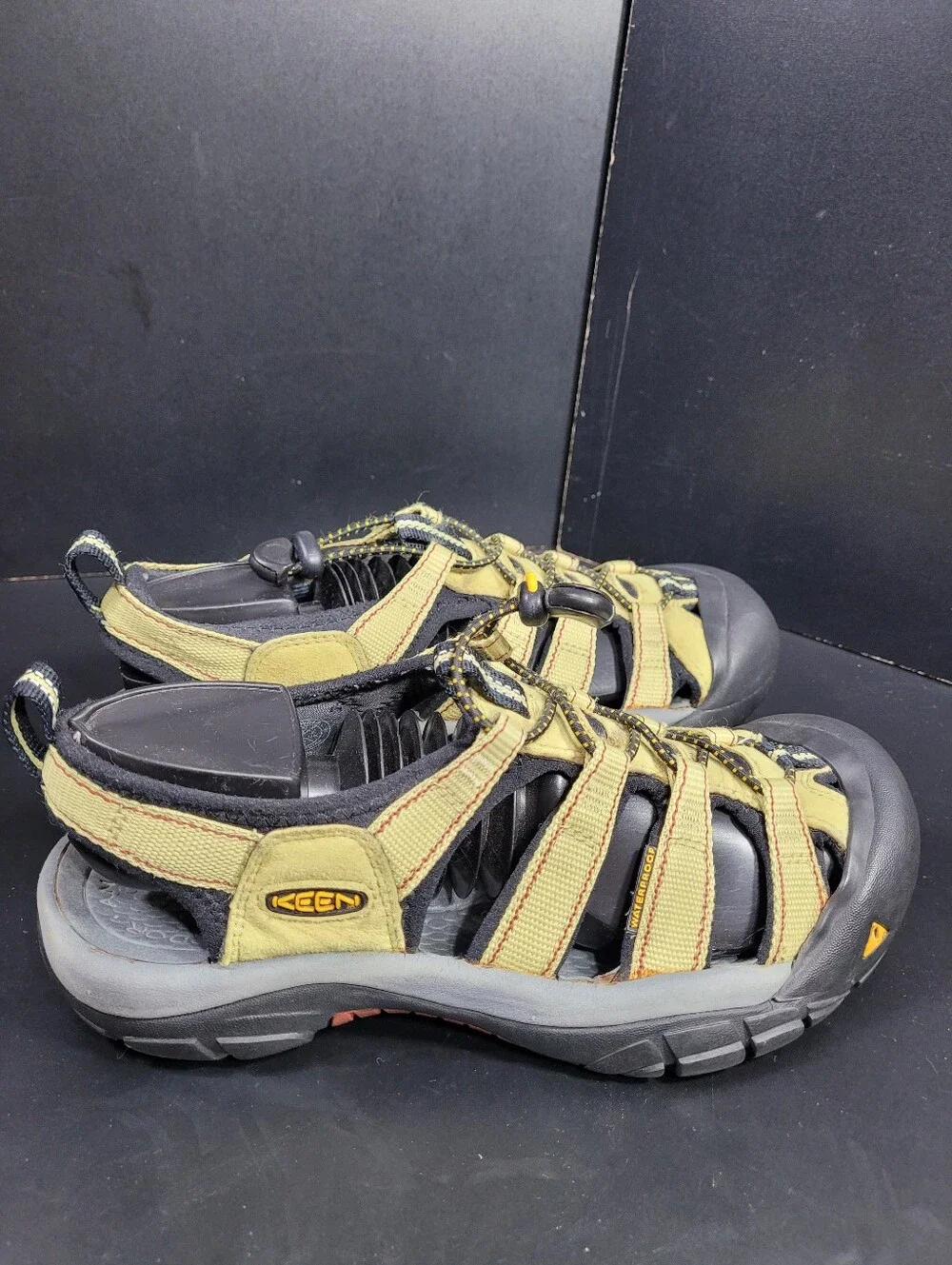 KEEN Newport H2 Sandals Size 8.5 Mens Yellow Tan Waterproof Hiking Water Shoes